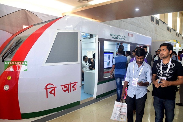 বাংলাদেশ রেলওয়ের স্টল ছিলো ডেমু ট্রেইনের আদলে গড়া