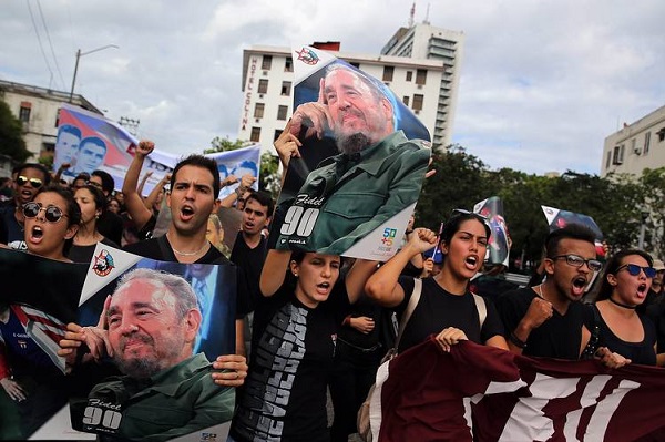 bn-qy583_castro_p_20161126131256