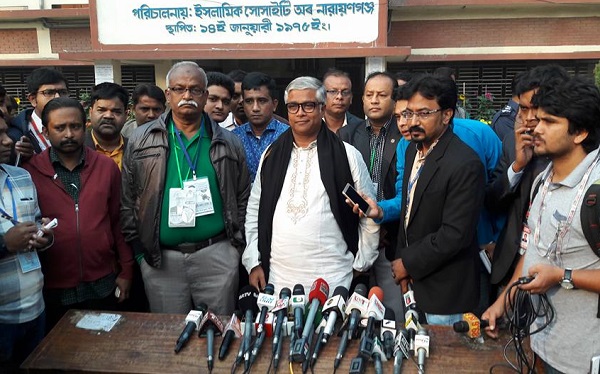ভোট দিয়ে পরিবেশ সম্পর্কে সন্তুষ্টি প্রকাশ করেন বিএনপি প্রার্থী