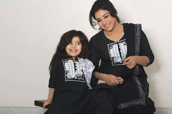 নতুন প্রজন্মকে নিয়ে রুনা খানের একুশে ফেব্রুয়ারি পালন