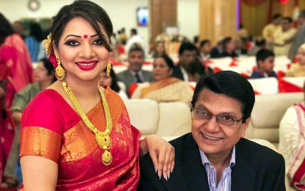 বাবার সঙ্গে আঁখি আলমগীর