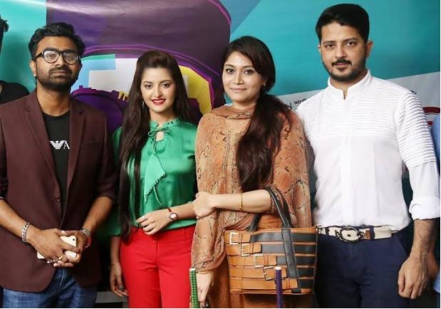 স্টুডিওতে গান রেকর্ডিংয়ের ফাঁকে ইমরান, পরীমনি, খেয়া ও আরজু