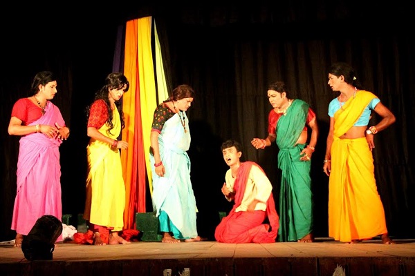 শিখন্ডী কথা নাটকের দৃশ্য।