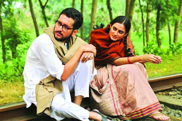 ‘ভুবন মাঝি’ ছবিতে পরমব্রত চট্টোপাধ্যায় ও অপর্ণা ঘোষ