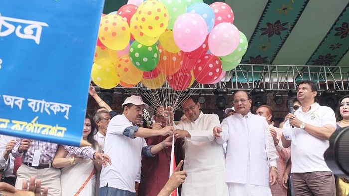 বেলুন উড়িয়ে জাতীয় চলচ্চিত্র দিবসের ‍উদ্বোধন ঘোষণা করেন তথ্যমন্ত্রী হাসানুল হক ইনু