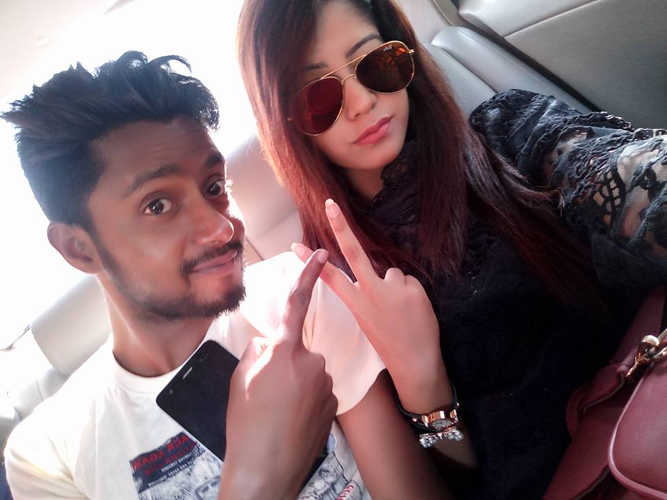পাবনায় পরিচালক শামীম আহমেদ রনির সঙ্গে লিয়ানা লিয়া