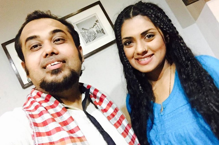 টেলিসেফিল্মের সেটে জয় শাহরিয়ারের সেলফিতে সহশিল্পী নুসরাত ইমরোজ তিশা