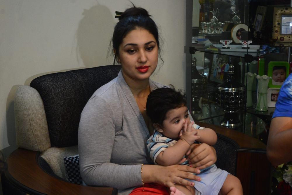 ছেলে আব্রাহাম খান জয়কে সঙ্গে নিয়ে অপু বিশ্বাস