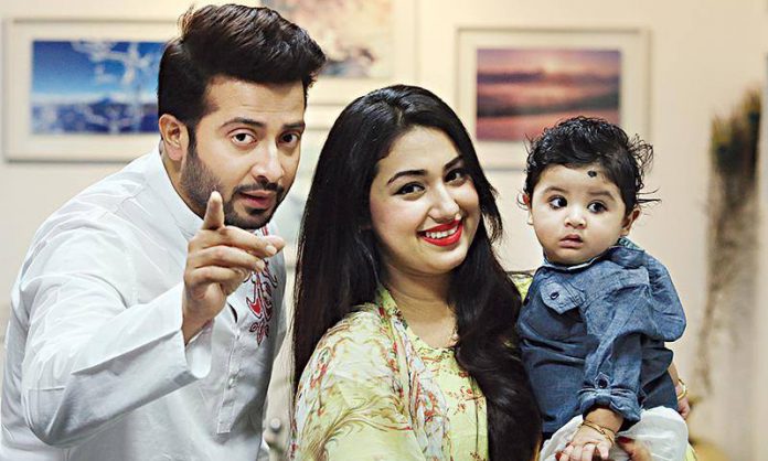 ছেলে অাব্রাহাম খান জয়ের সঙ্গে শাকিব খান ও অপু বিশ্বাস