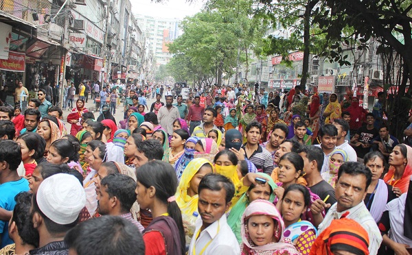 পোশাক শ্রমিক-কাজে না ফিরলে-কারখানা বন্ধ ঘোষণা