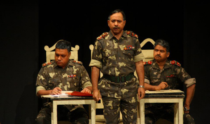 কোর্ট মার্শাল নাটকের দৃশ্য।
