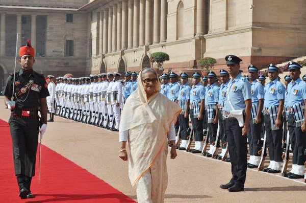 প্রধানমন্ত্রী শেখ হাসিনাকে গার্ড অব অনার দেয়া হয়