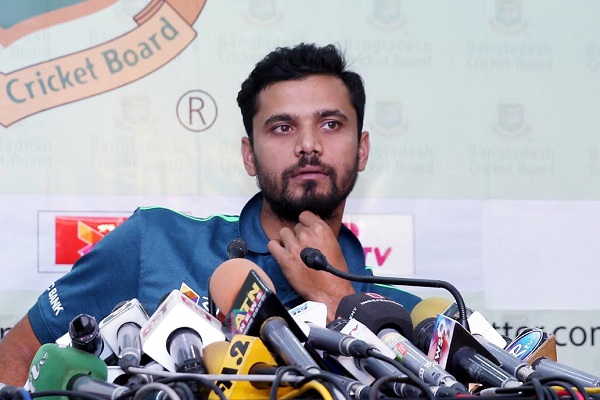 মিরপুরে সংবাদ সম্মেলনে মাশরাফি