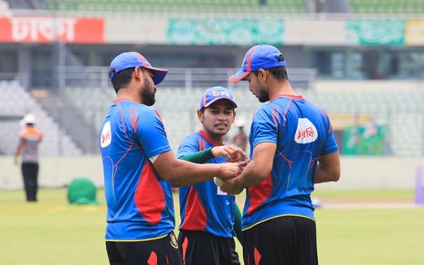 অনুশীলনে মাশরাফি, মুশফিক ও তামিম (ফাইল ফটো)