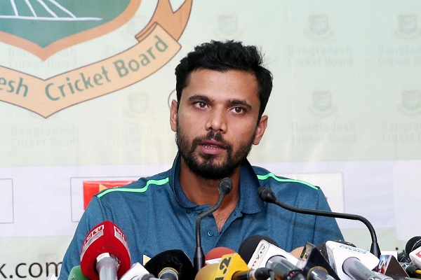 মিরপুরে সংবাদ সম্মেলনে মাশরাফি