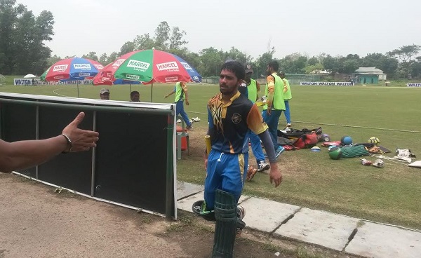 ১৫২ রানের ইনিংস খেলে ফিরছেন মুমিনুল