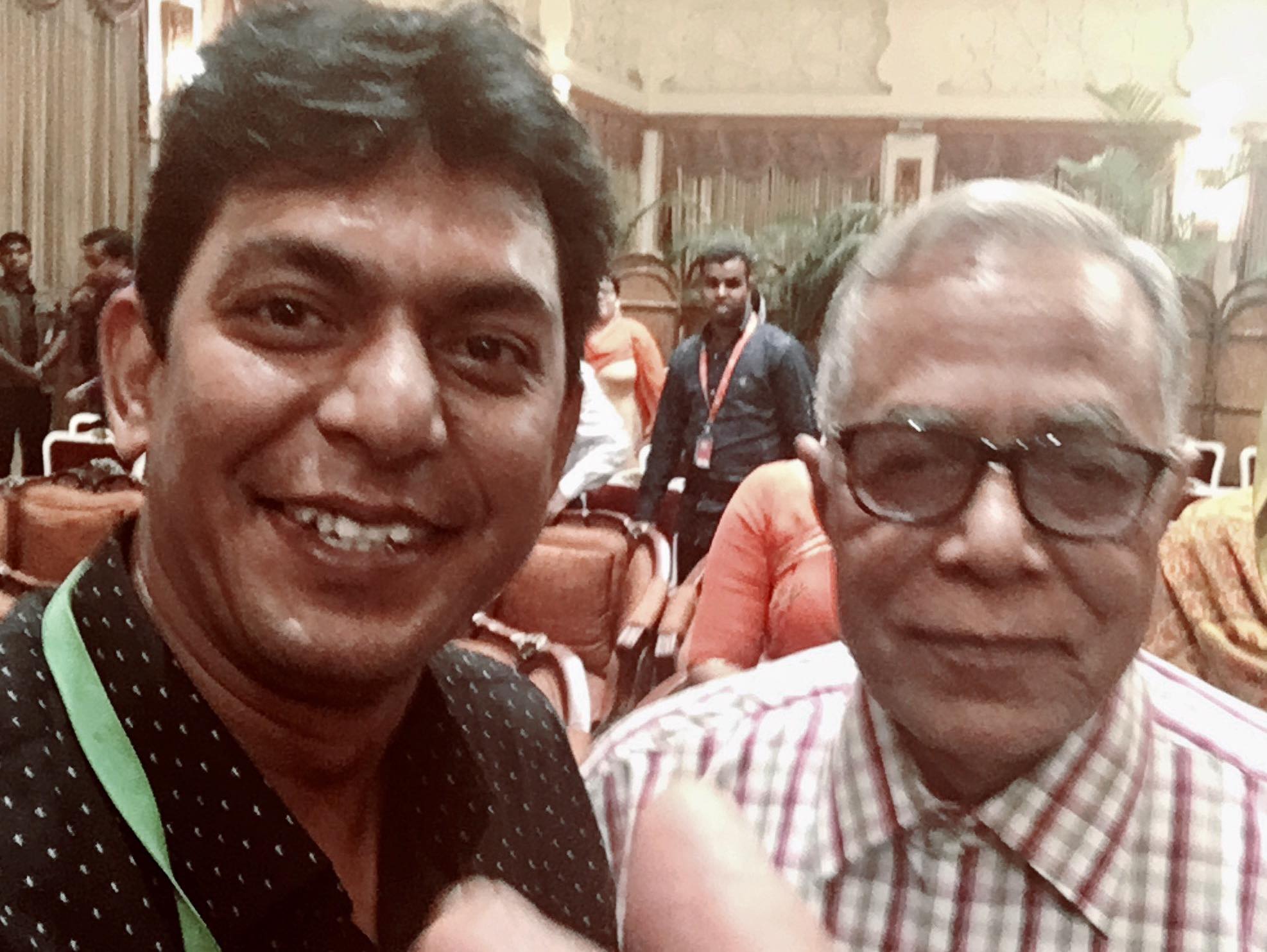 রাষ্ট্রপতি মো. আবদুল হামিদের সঙ্গে চঞ্চল চৌধুরীর সেলফি