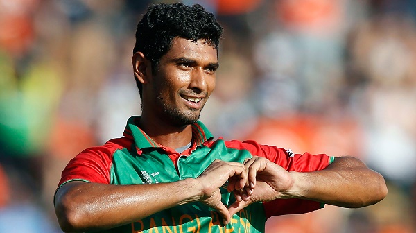 মাইলফলকের সামনে মাহমুদউল্লাহ।