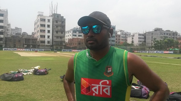 হাঁটুর অস্ত্রোপচারের পর থেকে  পুনর্বাসন প্রক্রিয়ার মধ্যে আছেন পেসার শহীদ। বুববার মিরপুরের একাডেমি মাঠে। ছবি: চ্যানেল আই অনলাইন