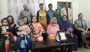 রত্নগর্ভা মা’কে ঘিরে পরিবার