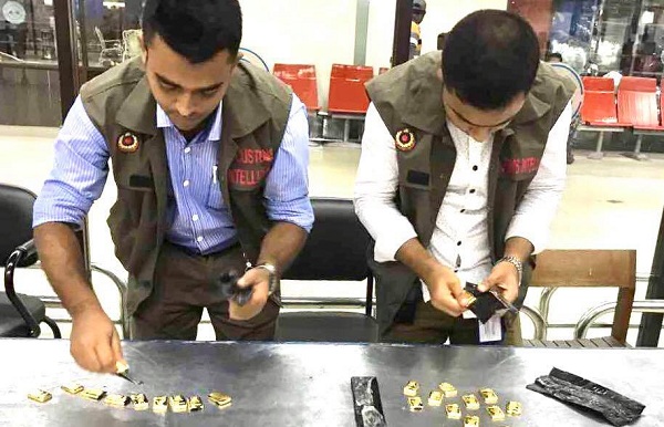 স্বর্ণের বার আটক