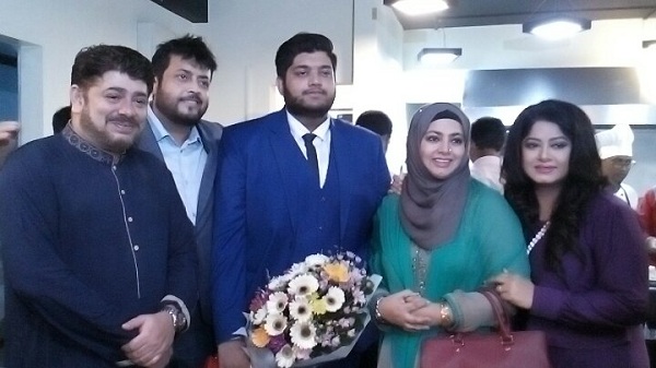 শাবনাজ ও নাঈম দম্পতির সঙ্গে ওমর সানি ও মৌসুমী দম্পতি ও তাদের ছেলে স্বাধীন