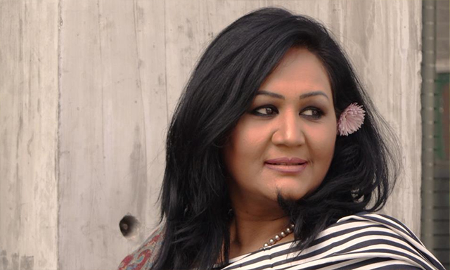 ইচ্ছেগুলো খোলা মনে, সাত রঙে রঙ মাখে, ভোরের হাওয়ায় উষ্ণ আলোয়, কে যেন কে ডাকে- এমন কথার একটি গানে কণ্ঠ দিয়েছেন জনপ্রিয় সংগীতশিল্পী ফাহমিদা নবী। গানের শিরোনাম ‘ইচ্ছেগুলো’।