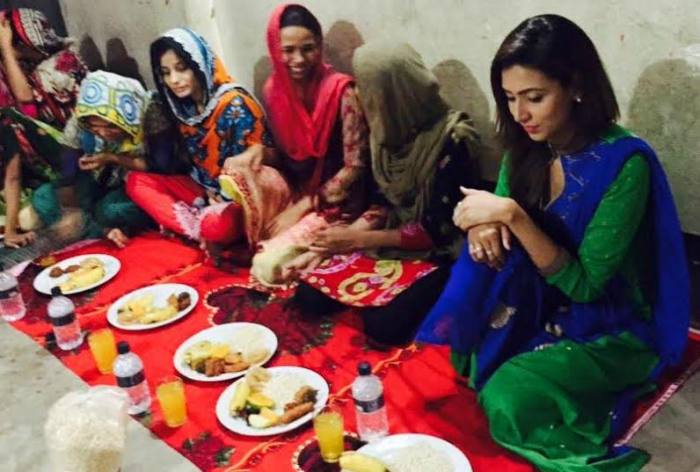 সারা দিন রোজা রাখার পর ইফতারের জন্য অপেক্ষা। ছবি: সংগৃহীত