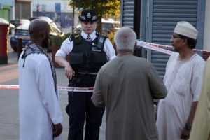 লন্ডন-মসজিদের সামনে হামলা