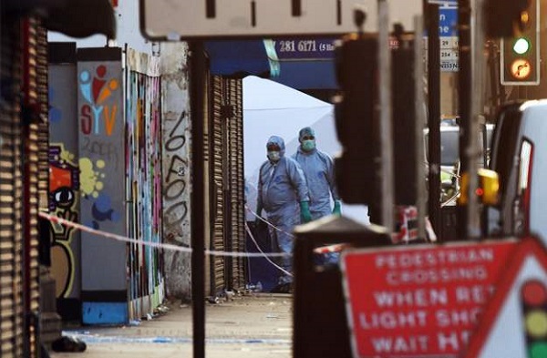 লন্ডন-মসজিদের সামনে হামলা