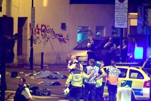 লন্ডন-মসজিদের সামনে হামলা