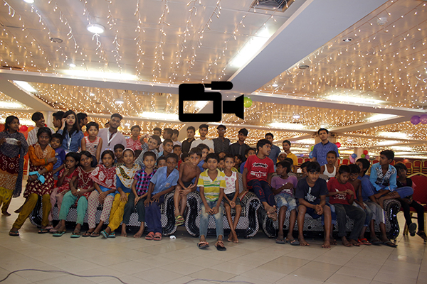 রমজানে পথশিশুদের সাথে ভলোবাসা ভাগ করে নেওয়া