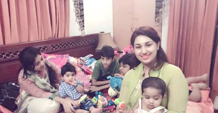 শাকিব খানের বাসায় ফুপাতো ভাইবোনের সঙ্গে আব্রাম। এ সময় ছিলেন অপু বিশ্বাসও