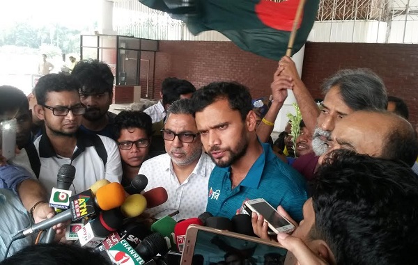 এখন থেকেই বিশ্বকাপের প্রস্তুতি নিতে বলছেন মাশরাফি (ছবি: চ্যানেল আই অনলাইন)