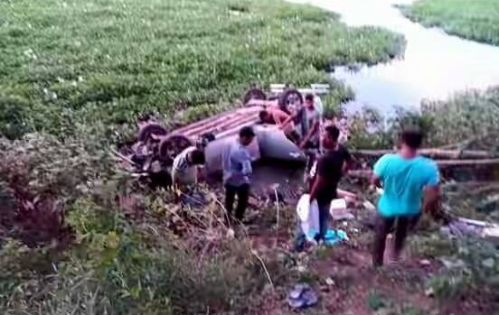 রাজ্জাককে উদ্ধারে ঝাঁপিয়ে পড়েছেন কিছু মানুষ