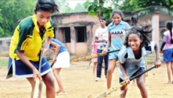 হিসাল গ্রামের মেয়েরা