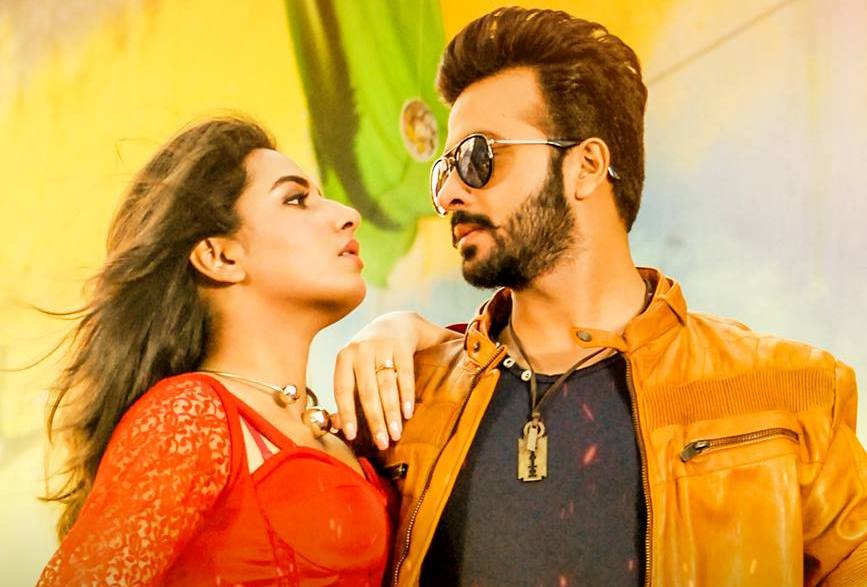 ‘নবাব’ ছবির দৃশ্যে শুভশ্রী ও শাকিব খান