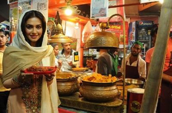 জা​কারিয়া স্ট্রিটে নুসরাত ফারিয়া