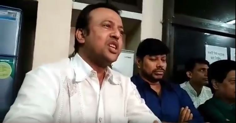 সংবাদ সম্মেলনে রিয়াজ