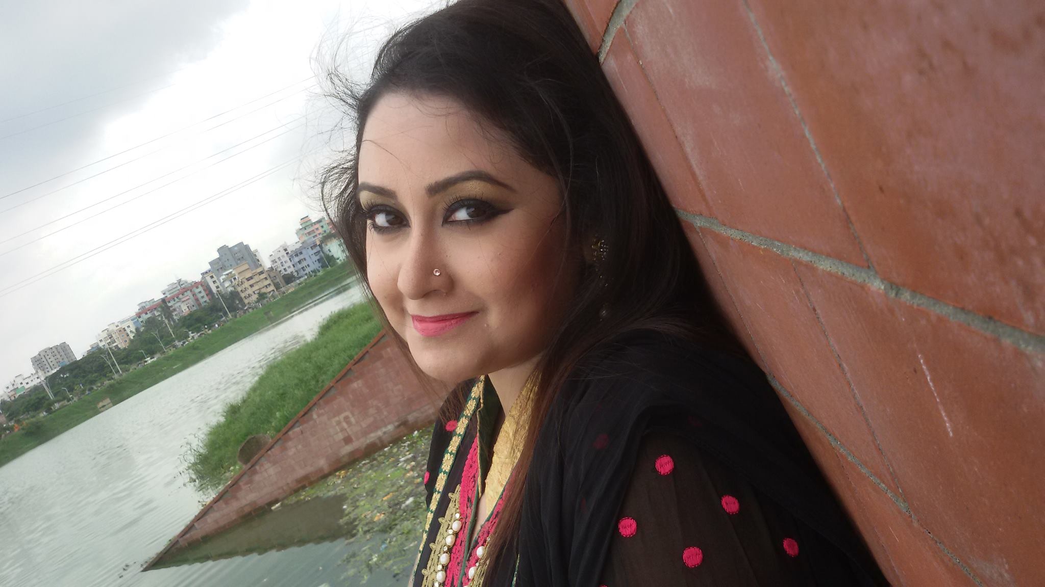 লোপা হোসেইন