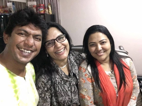 চঞ্চল চৌধরীর সেলফিতে মমতাজ ও শাহনাজ খুশী।