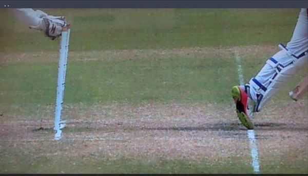 ডিকেভেল্লাকে আউট না দিয়ে জিতিয়ে দেন শ্রীলঙ্কাকে