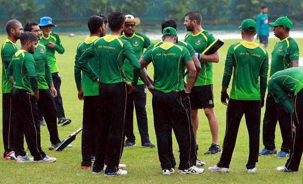 মিরপুরের একাডেমি মাঠে এইচপির ক্রিকেটারদের অনুশীলন