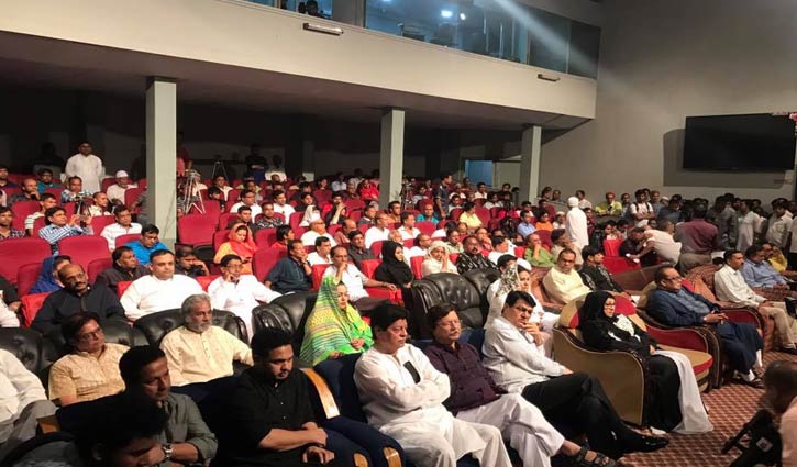 নায়করাজ রাজ্জাকের শোক সভায় আসা অতিথিরা