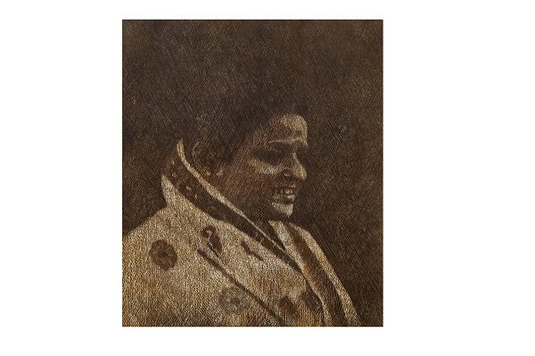 প্রাচীন ছবি, নারীর মুখের হাসি, ঐতিহ্যবাহী পোশাক পরা. Channel i News - চ্যানেল আই নিউজ