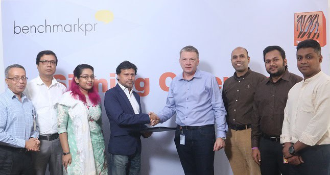 বাংলাদেশের প্রতিনিধিরা বেঞ্চমার্ক পিআর এর সঙ্গে চুক্তি স্বাক্ষর করছেন. Channel i News - চ্যানেল আই নিউজ