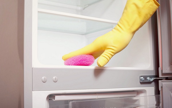 ঝকঝকে ফ্রিজ