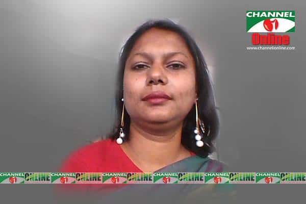 চ্যানেল আই অনলাইন এর লোগো সহ নারী সংবাদ পাঠিকা. Channel i News - চ্যানেল আই নিউজ