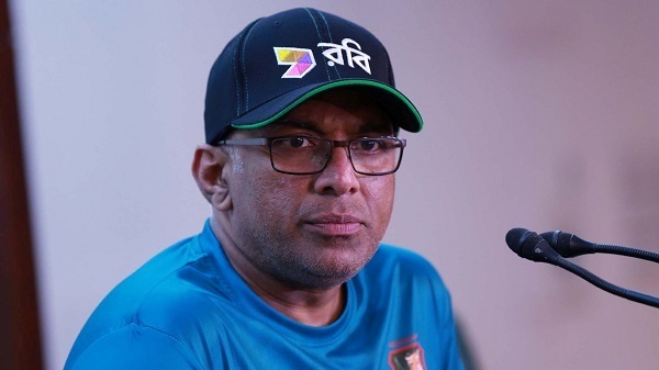 চণ্ডিকা হাথুরুসিংহে