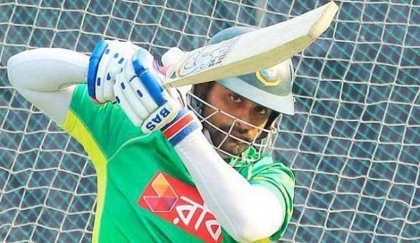 বাংলাদেশি ক্রিকেটার ব্যাটিং করছেন, মাঠে প্রস্তুতি নিচ্ছেন. Channel i News - চ্যানেল আই নিউজ